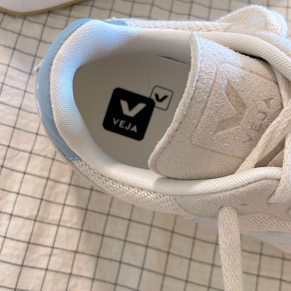 Veja Mesh Cream Sneakers - Picture 6 of 9